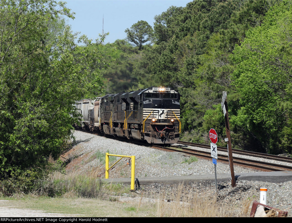 NS 1162 leads train 350-20